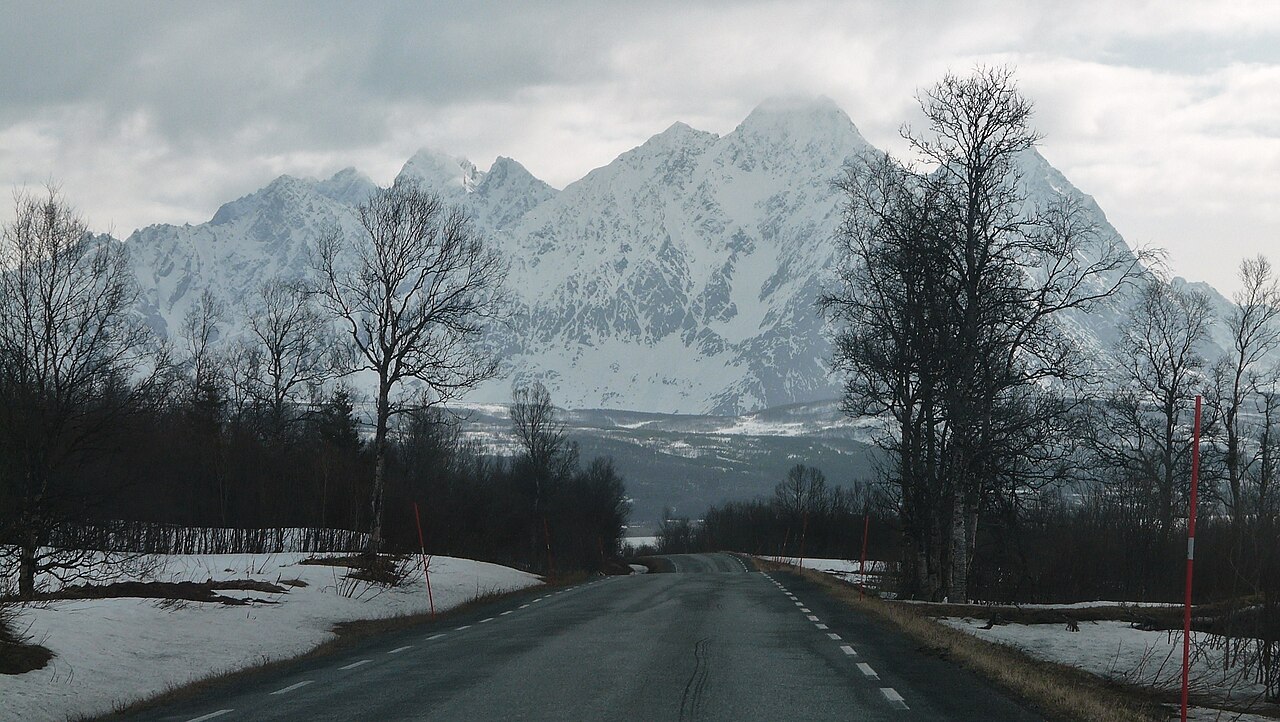Riksvei 91, Lyngen Alps.JPG