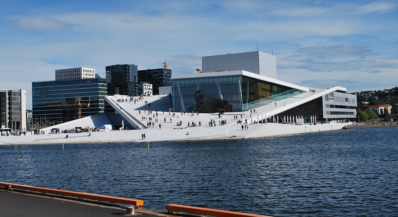 Oslo Opera House seen from Langkaia.JPG