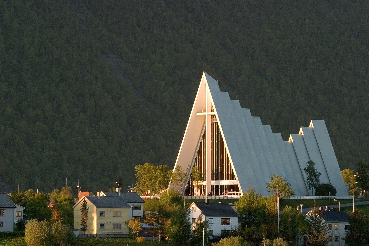 Arctic Cathedral in Tromsoe.jpg